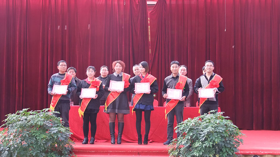 開(kāi)來(lái)濕克威舉行公司年會(huì)，并頒發(fā)年度先進(jìn)工作人員獎(jiǎng)，鼓勵(lì)大家向先進(jìn)者看齊。