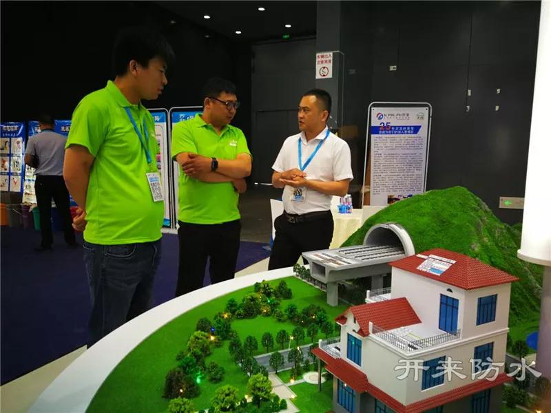 開來濕克威防水英姿颯爽的解說經理